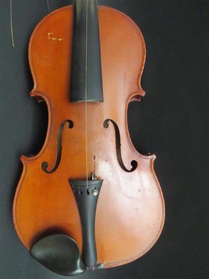null Violon 4/4. 360 mm. Portant une étiquette "Stradivarius". Mirecourt, Début XXe
(cassure...
