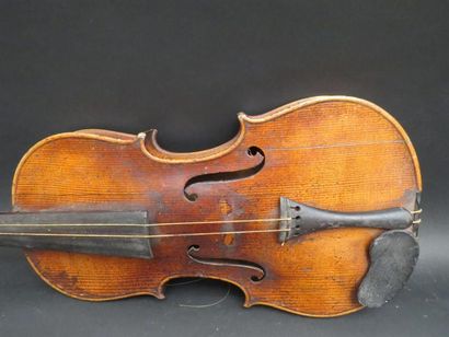 null Violon 4/4. 359 mm. Portant une étiquette "Stradivarius". Allemagne, vers 1900
(Vernis...