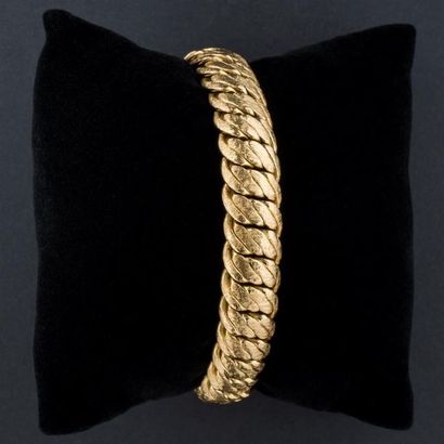 Bracelet articulé en or brossé maille américaine....