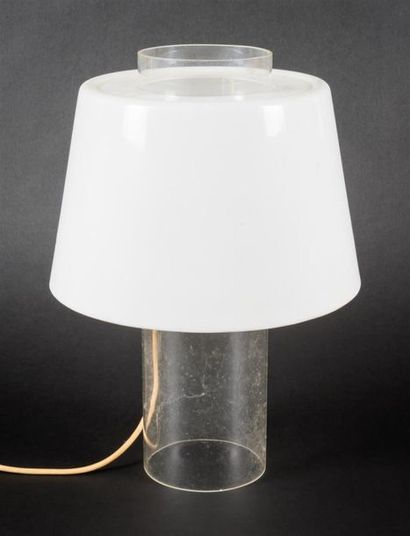 null Yki NUMMI (1925-1984)
"Modern art table light"
Lampe et abat-jour en plastique
H...
