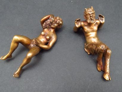 null Deux sujets érotiques en bronze de Vienne doré.
Vers 1900
L : 8 cm