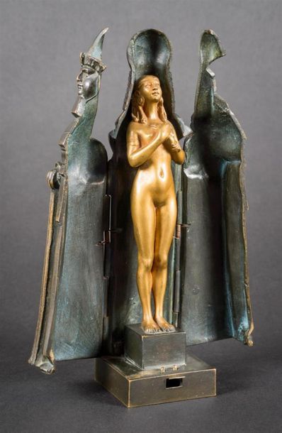 null Bronze de Vienne érotique
Femme nue en bronze doré à l'intérieur d'un sarcophage...
