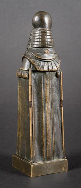 null Bronze de Vienne érotique
Femme nue en bronze doré à l'intérieur d'un sarcophage...