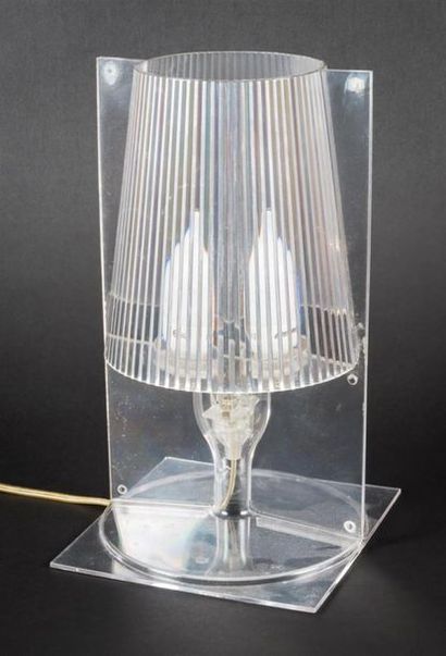 null Ferruccio LAVIANI - Editeur Kartell 
Lampe modèle « Take » en polycarbonate...
