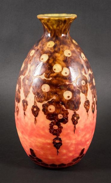 null LE VERRE FRANCAIS - Vase ovoïde en verre multicouche brun et orange à décor...
