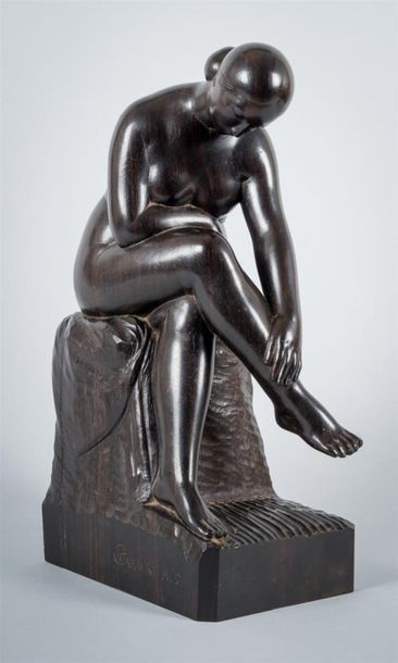 Henry PARAYRE (1879-1970) Henry PARAYRE (1879-1970)
Nu assis 
Sculpture en ébène...