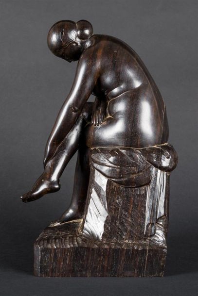 Henry PARAYRE (1879-1970) Henry PARAYRE (1879-1970)
Nu assis 
Sculpture en ébène...