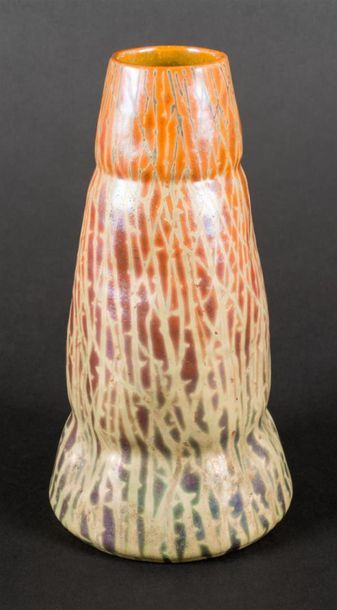 null CLEMENT MASSIER (1844-1917) 
Vase tronconique à double étranglements en céramique...