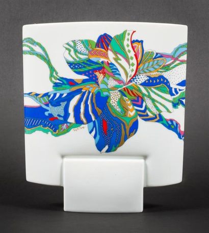 null ROSENTHAL & Brigitte DOEGE
Vase sur talon en porcelaine polychrome à décor de...