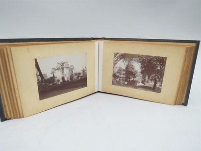 null [PARIS (Exposition Universelle de)]. Album de photographies.
Album in-12 format...