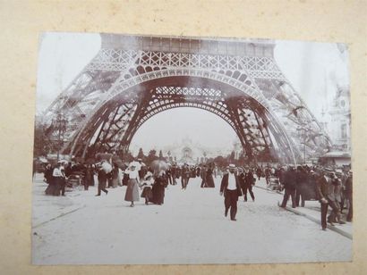 null [PARIS (Exposition Universelle de)]. Album de photographies.
Album in-12 format...