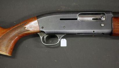 null Fusil semi-automatique "Perfex" de Manufrance calibre 12/70 arme n°124631 avec...