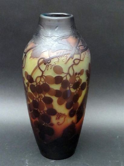 SAINT LOUIS Nancy - Vase de forme balustre...