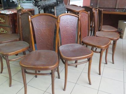 THONET,
Suite de dix chaises en bois cin...
