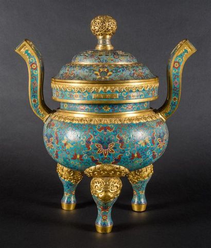 Brûle-parfum " Ding " 
Brûle-parfum " Ding " en émaux cloisonnés polychromes sur...