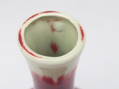 null Vase en porcelaine sang de boeuf à coulures blanches.
Chine, fin XIXe
H : 23...