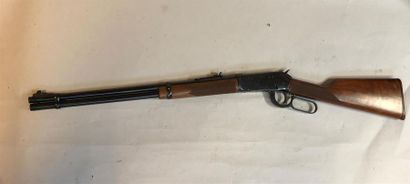 null Carabine Winchester 1894 XTR calibre 375 Winch. Modèle à monture en noyer quadrillé,...
