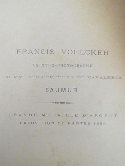 null SAUMUR (Souvenir de). Album grand in-8 (22 X 28 cm) de 59 photographies de formats...
