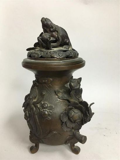 null Vase couvert en bronze. 
Chine
H : 25 cm