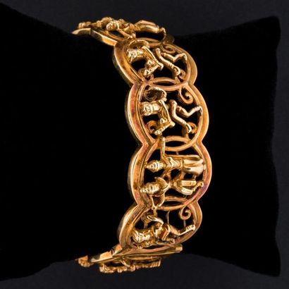 Bracelet en or ajouré à motifs de danseuses...