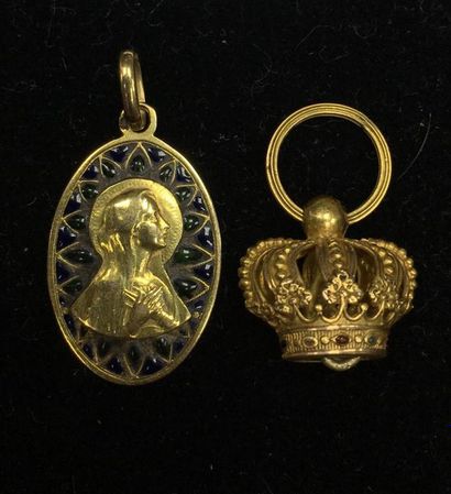 Deux pendentifs or et émail dont couronne...