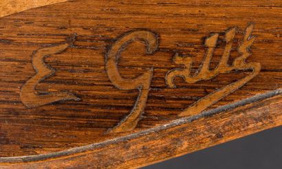 null Emile GALLE (1846 -1904)
Guéridon à deux plateaux en forme de trêfle en bois...