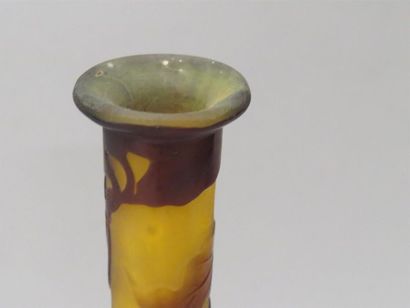 null GALLE
Vase pansu solliflore à col ourlé en verre multicouche dégagé à l'acide...