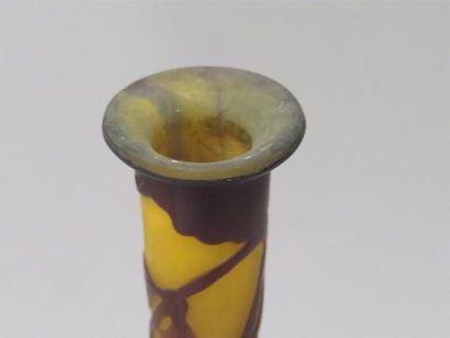 null GALLE
Vase pansu solliflore à col ourlé en verre multicouche dégagé à l'acide...