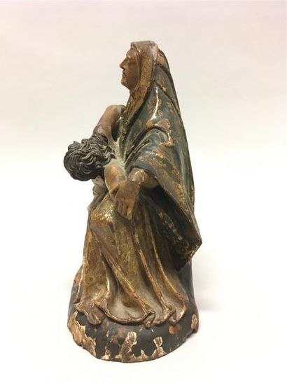 null Pieta en bois sculpté à décor polychrome et doré.
Portugual, début XVIIIe (restauration)
H:...