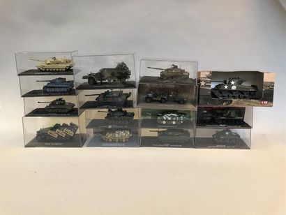 null Lot de 15 miniatures militaires en boite Cristal.