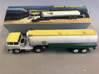 null DINKY SUPERTOYS - 1 miniature :
- réf 887 : UNIC BP tracteur. Bel état d'usage....