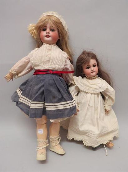 Lot de deux poupées porcelaine : - DEP SIMON-HALBIG,...