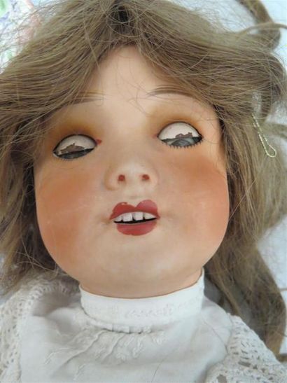null Lot de trois poupées anciennes :
- Poupée CAPI France. H : 54 cm. en état d'usage...
