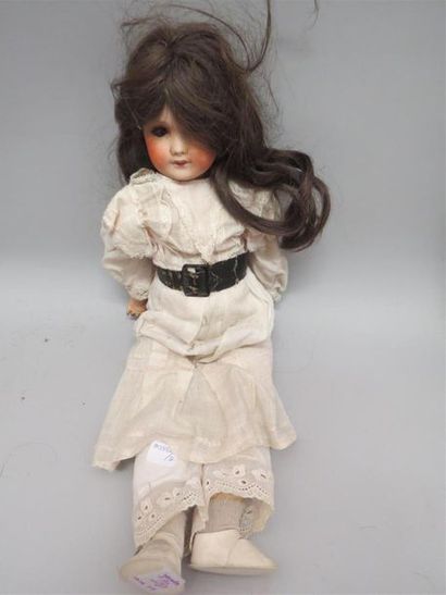 null Lot de trois poupées anciennes :
- Poupée CAPI France. H : 54 cm. en état d'usage...