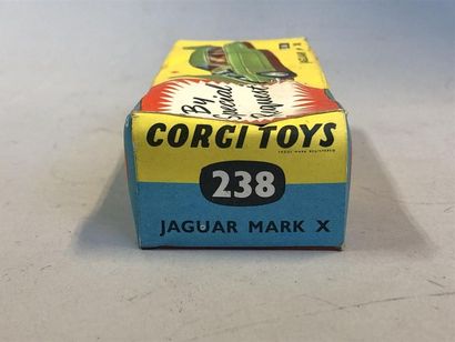 null CORGI TOYS - Lot de 3 miniatures en boîte :
- réf 230 : MERCEDES 220 SE Coupé...