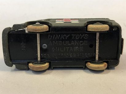 null DINKY TOYS - Lot de 3 miniatures militaires en boîte d'origine :
- réf 827 E...