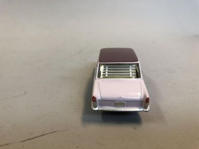 null CORGI TOYS - Lot de 3 miniatures en boîte :
- réf 231 : TRIUMPH ERALD Coupé,...