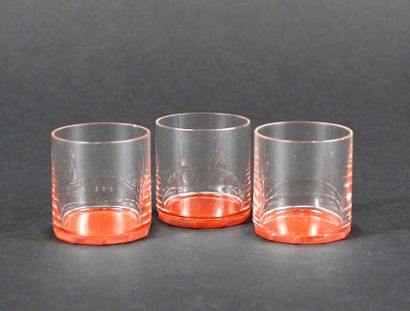  
Pierre LEGRAIN (1888 – 1929)




Suite de trois verres à orangeade à corps tubulaire... Gazette Drouot