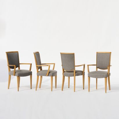  Jules Leleu, 4 fauteuils, c. 1948, H. 93,5 cm, 56 x 59,5 cm. Exécution : Leleu,... Gazette Drouot