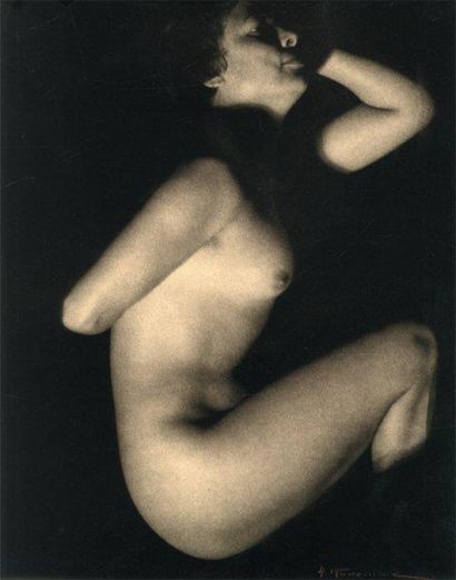 ALBERT RUDOMINE (1892-1975) Etude de nu féminin, c.1930. Tirage d'époque sur papier...