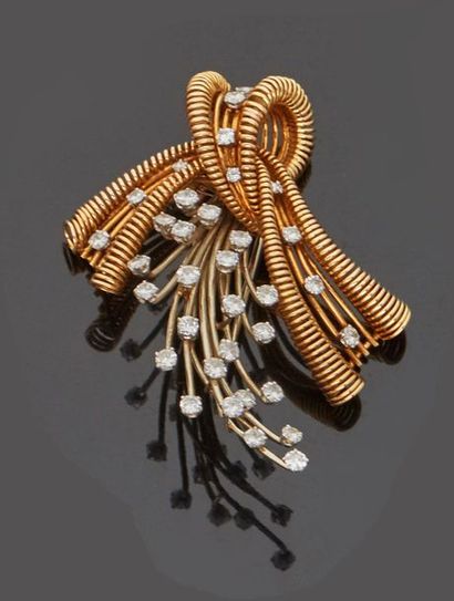 null 18 k (750 thousandths) yellow and white gold brooch with tubogas winding knot...