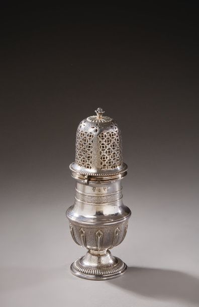 null GRENOBLE 1722 - 1726

Bayonet sprinkler in the form of a baluster-shaped applique,...