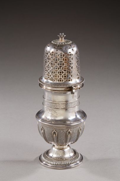 null GRENOBLE 1722 - 1726

Bayonet sprinkler in the form of a baluster-shaped applique,...