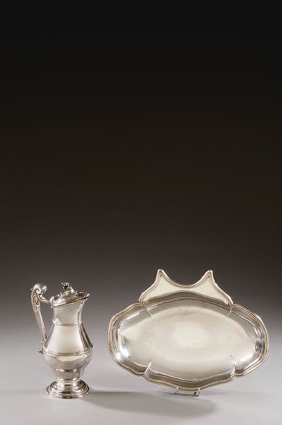 null SALINE AROUND 1740 - 1742

Ewer, its pelvis and mobile chinstrap in plain silver...