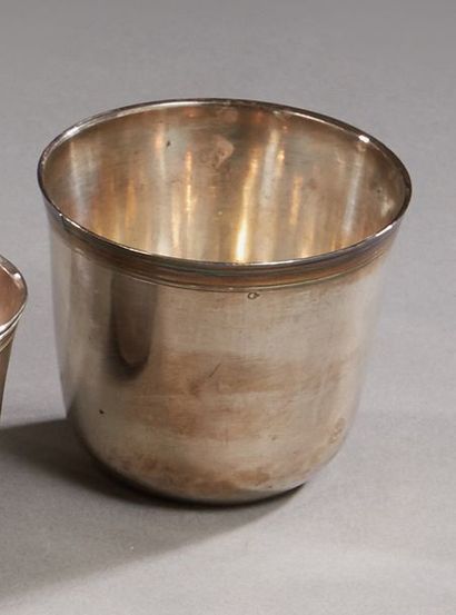 null Tumbler called curon in silver lined with nets.

MO: Jean DEBRIE

Paris 1750...
