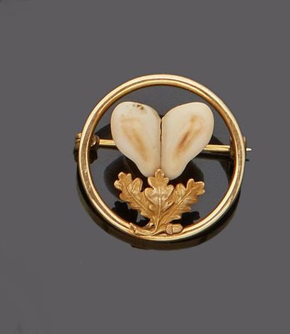 Hunting brooch in 14 k (585 thousandths)...