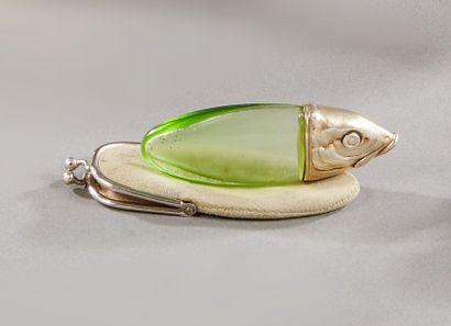 null G.A.S (Geor Adam Scheid)

A fish-shaped perfume bottle, the green crystal body,...