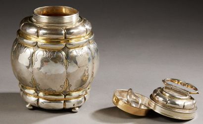 null AUGSBOURG 1687 - 1691

Boîte à thé ou à épices et son couvercle en argent partiellement...