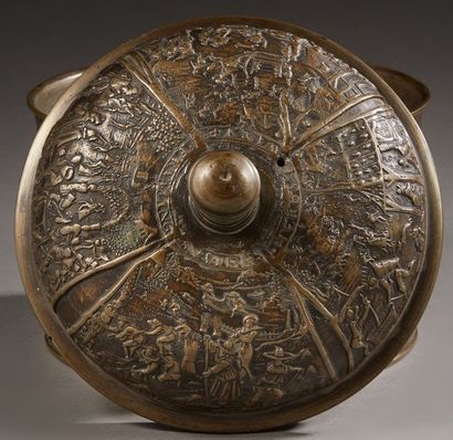 null ALLEMAGNE XVIIe siècle

Grand pot couvert en bronze à patine médaille, orné...