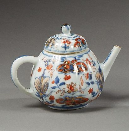 null CHINE - Epoque KANGXI (1662 - 1722)

Deux petites verseuses côtelées en porcelaine...